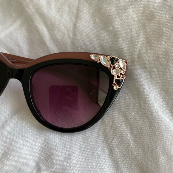 Nicole Miller sunglasses - brand new (maroon) main image 4
